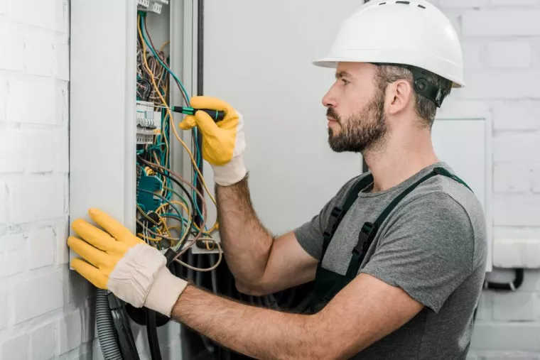 Intervention rapide pour panne de courant dans un immeuble ancien ?, Albi, GUILLEMOT ELECTRICITE